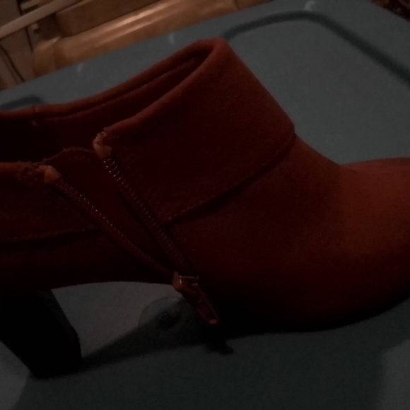 910-34) Amelia Grace Astana women's red side zip ankle boot. NWOT - Picture 5 of 6